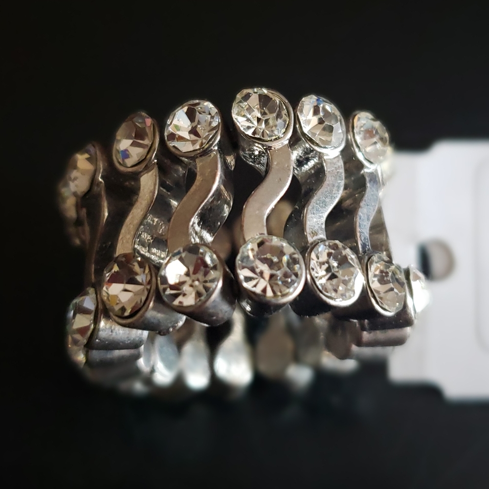 NWT Silver Rhinestone Stretch Ring - Picture 4 of 5